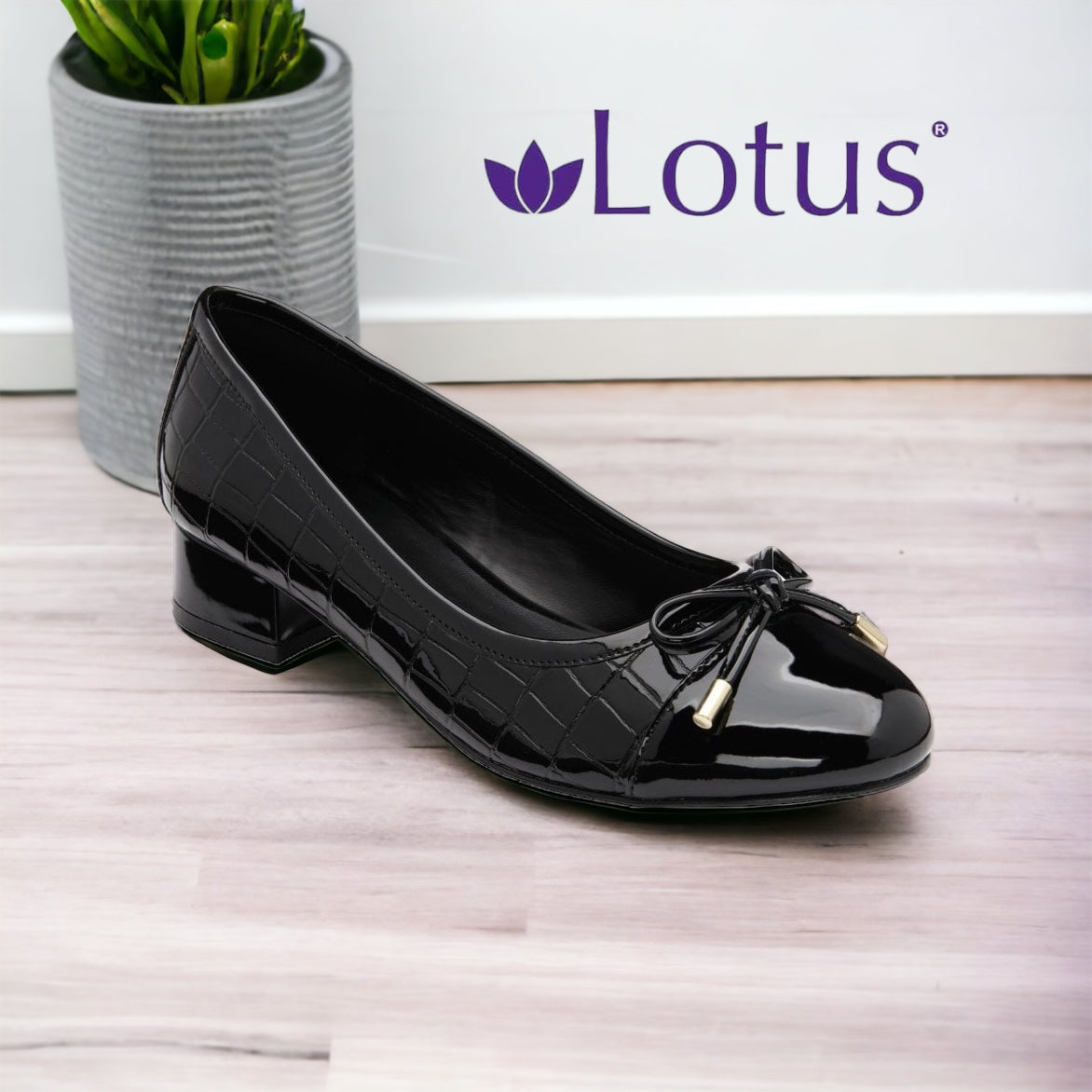 Lotus Rush Court black croc