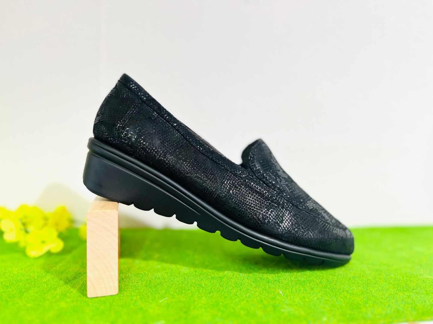 Caprice 24701 black leather slip on