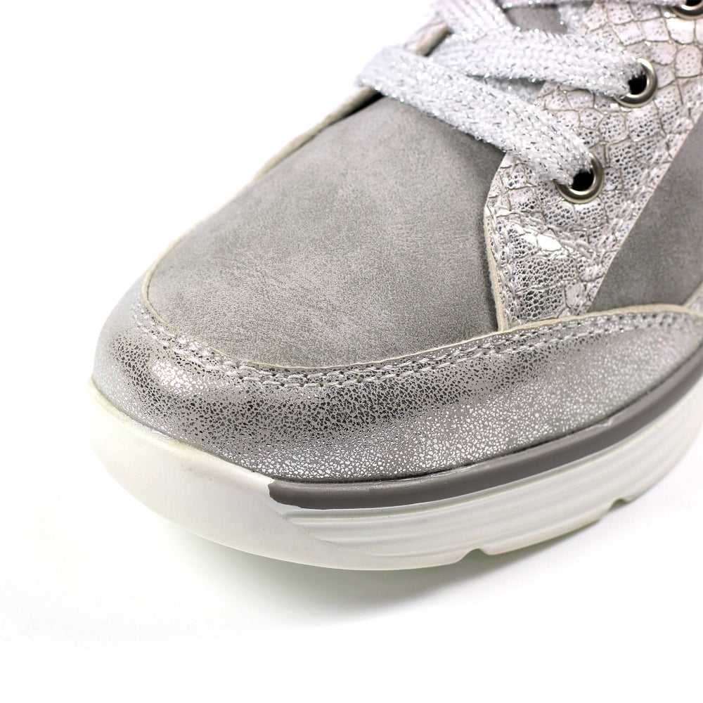 Lunar Kiley silver trainer