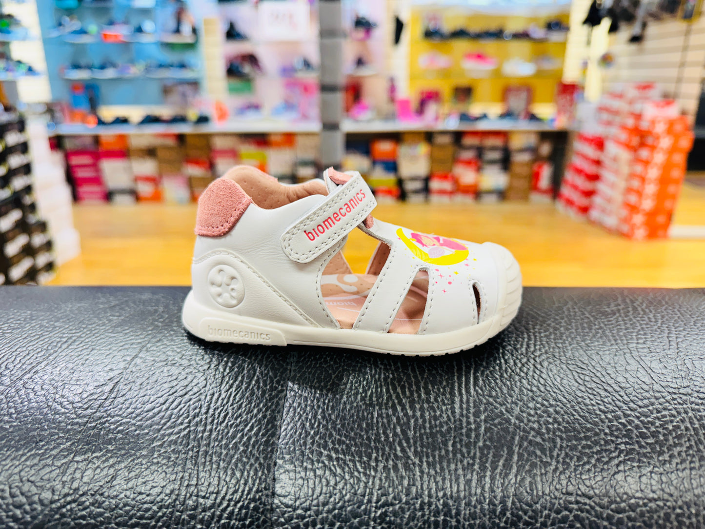 Biomecanics white sandal - 252111