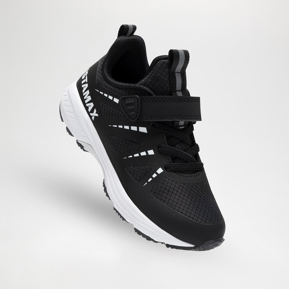 Istamax boys' trainer IMAA3805 in black/white – angled view