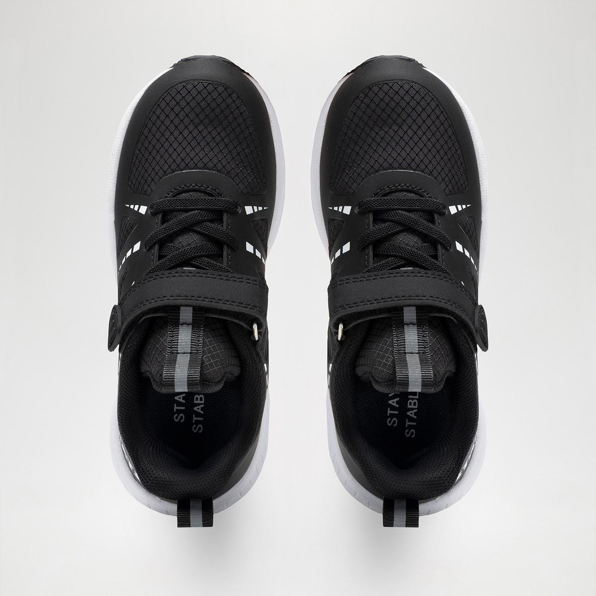 Istamax boys' trainer IMAA3805 in black/white – top view of the pair