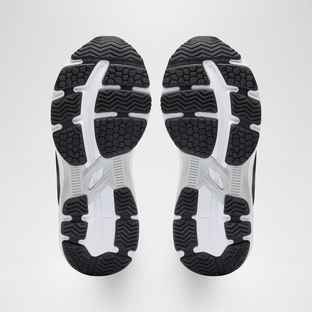 Istamax boys' trainer IMAA3805 in black/white – sole tread of the pair