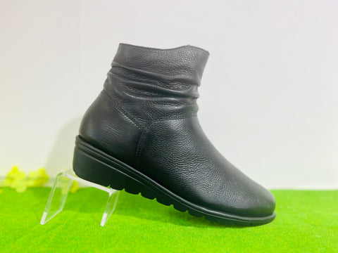 Caprice zip boot black leather 25203