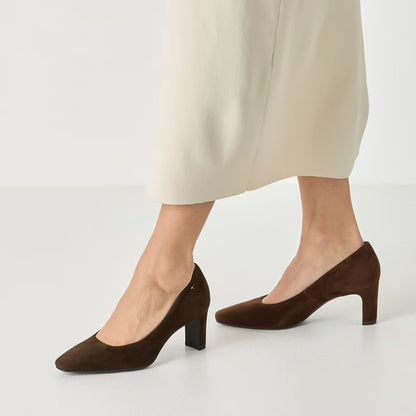 Tamaris 1-22455-47-304 Mocca leather court shoes worn on model