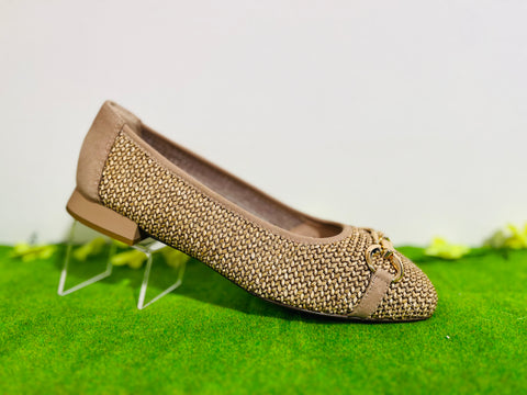 Caprice slip on tan 22503