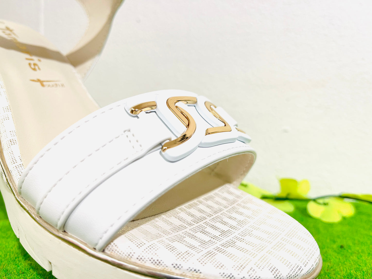 Tamaris wedge sandal white gold 28702