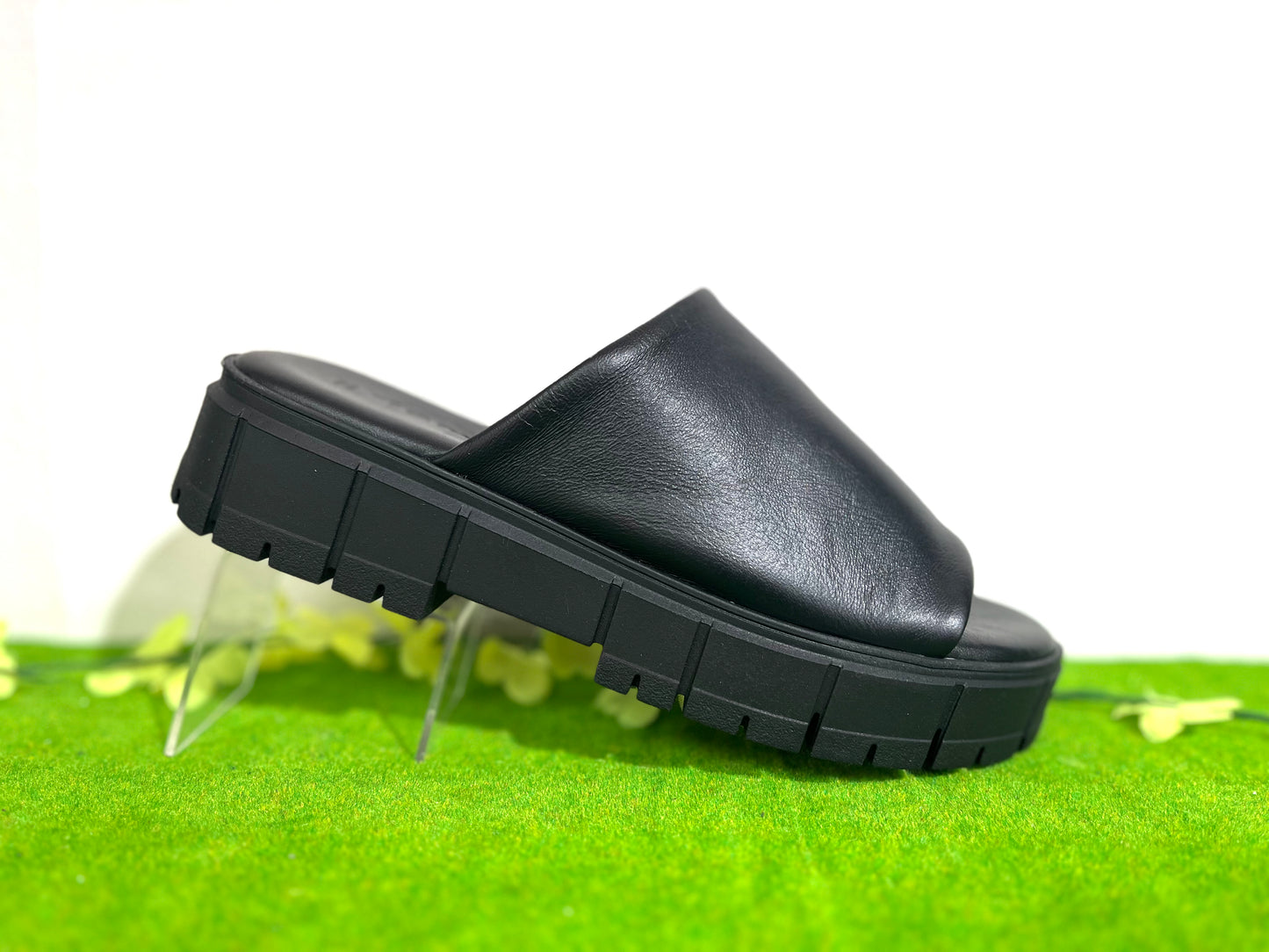Tamaris ultra soft black leather mule